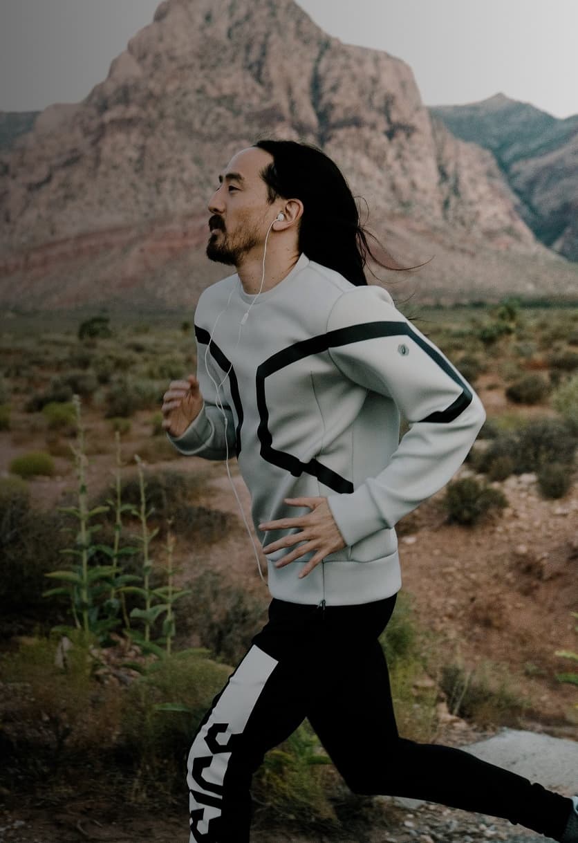 Steve Aoki running on stage